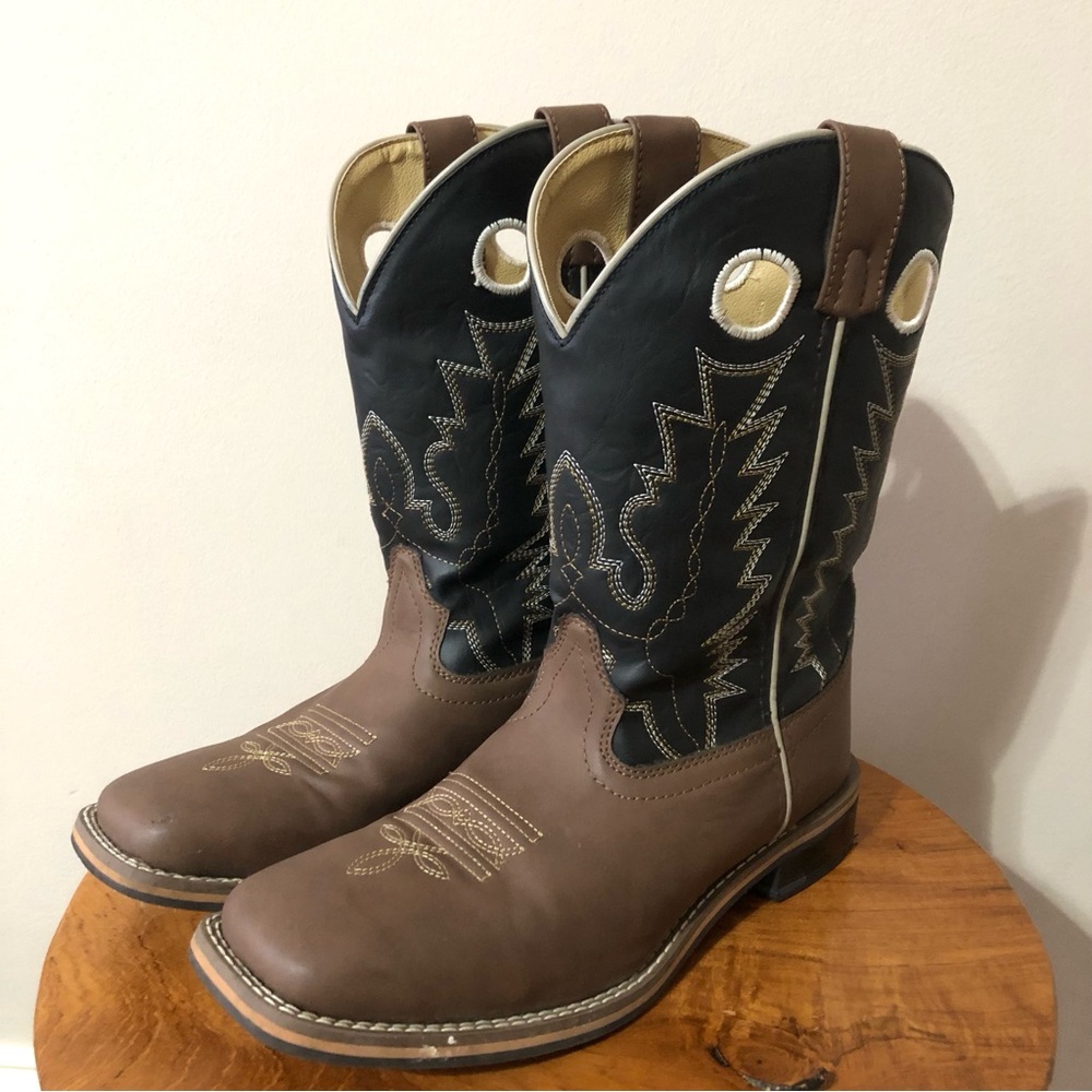 Boy’s Brown/Black Western Pull-On Boots • 5